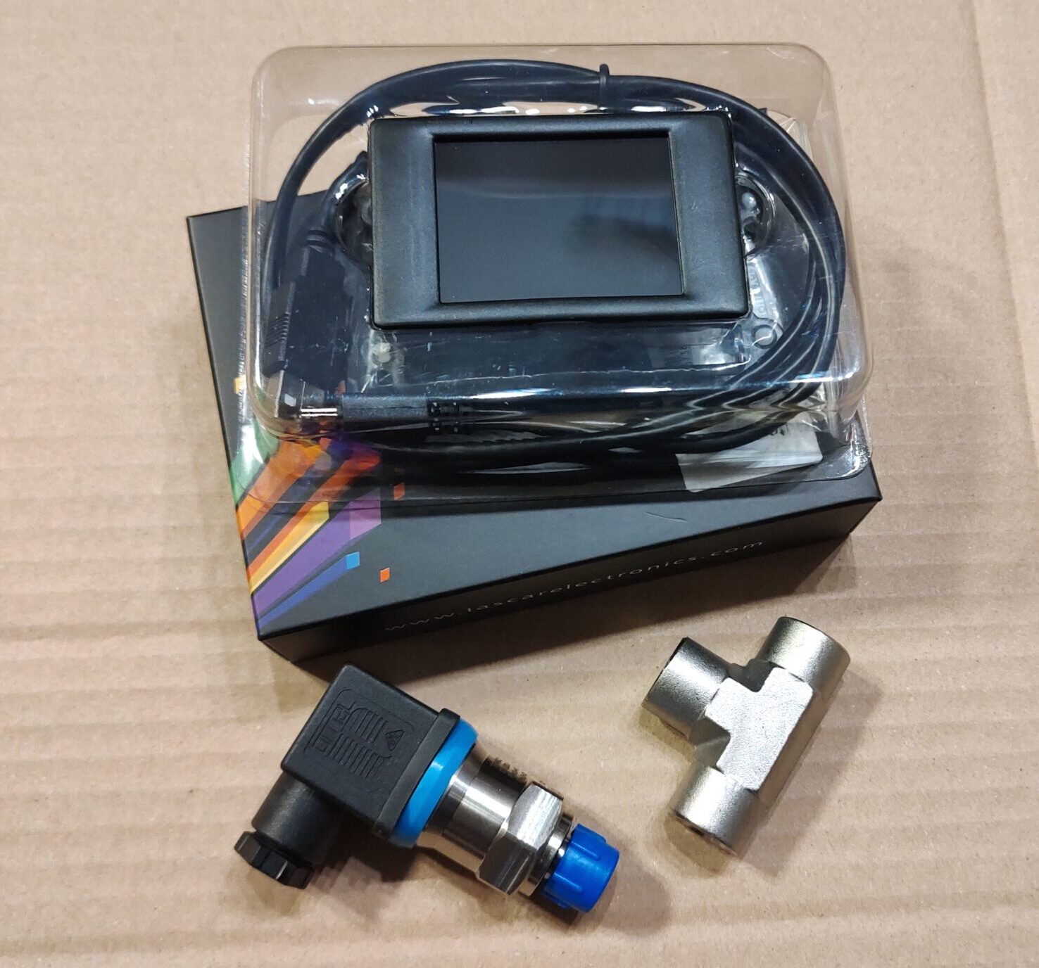 Digital Manometer 0-100 Bar with pressure switch and alarm output at 68 Bar
