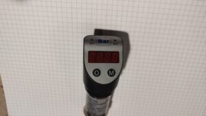 Alternative view of Intelligent Pressure Sensor 0-100 Bar with pressure switch and alarm output at 68 Bar